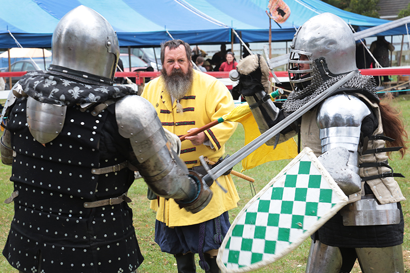 Medieval Market : Swords and Armour : Medieval Fighting : Levin : New Zealand : Richard Moore : Journalist : Photographer :